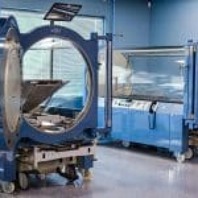 2-hyperbaric-chambers-one-with-door-open-at-ama-regenerative-medicine-r8zu39nkc6oelcgomnjj37hl8gbhn7jpdyfbw5uh98